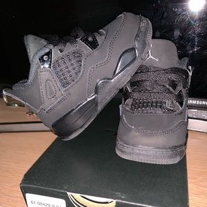 AJ4 Black cat